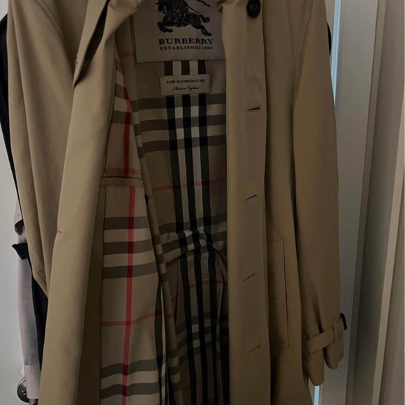 Mens Burberry Kensington trench coat - Picture 2 of 4